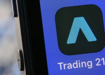 Trading 212 wins approval for personal pensions years after first promising them