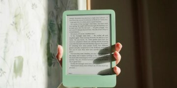 You can read PDFs and articles on your Kindle: How to send all kinds of files to your device