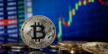 Bitcoin Bearish Flag Goes Up As Expert Analyst Predicts A Massive Crash To ,000