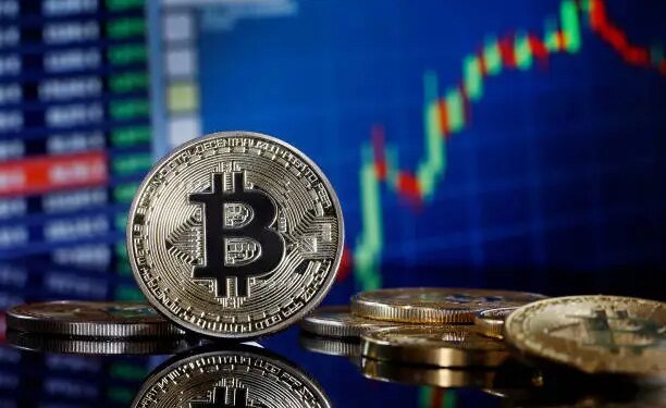 Bitcoin Bearish Flag Goes Up As Expert Analyst Predicts A Massive Crash To ,000
