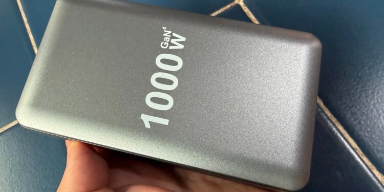 I cracked open a ‘1,000W’ portable charger after it failed me in minutes – the cause was clear (and gooey)